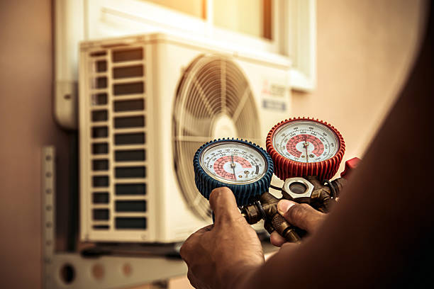 Professional Hvac Installation technician working in Forreston, TX